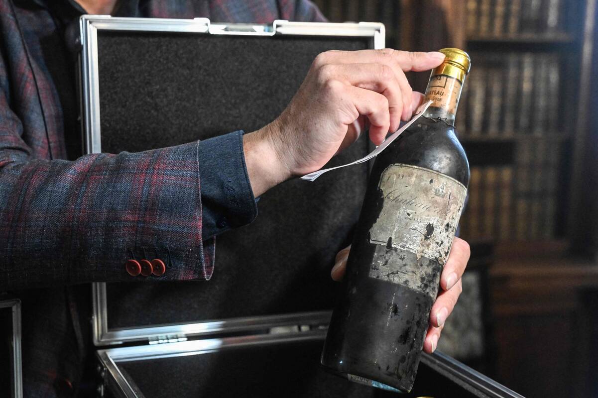 
<span>Čekija eksponuos pilyje rasto 130 metų senumo prancūziško vyno kolekciją</span>
