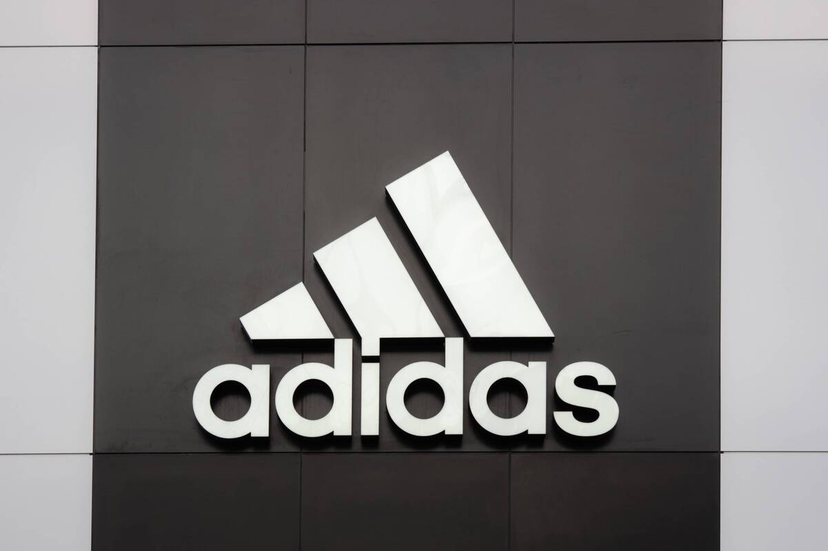 
<span>Tokio susidomėjimo nesitikėta: „Adidas“ atsidūrė keblioje situacijoje</span>
