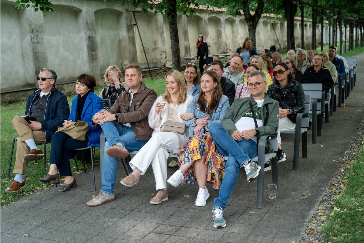 „Pažaislio liepų alėjos vakarai”: „Hiperbolės” įkūrėjo Viktoro Prapro ir grupės koncertas 