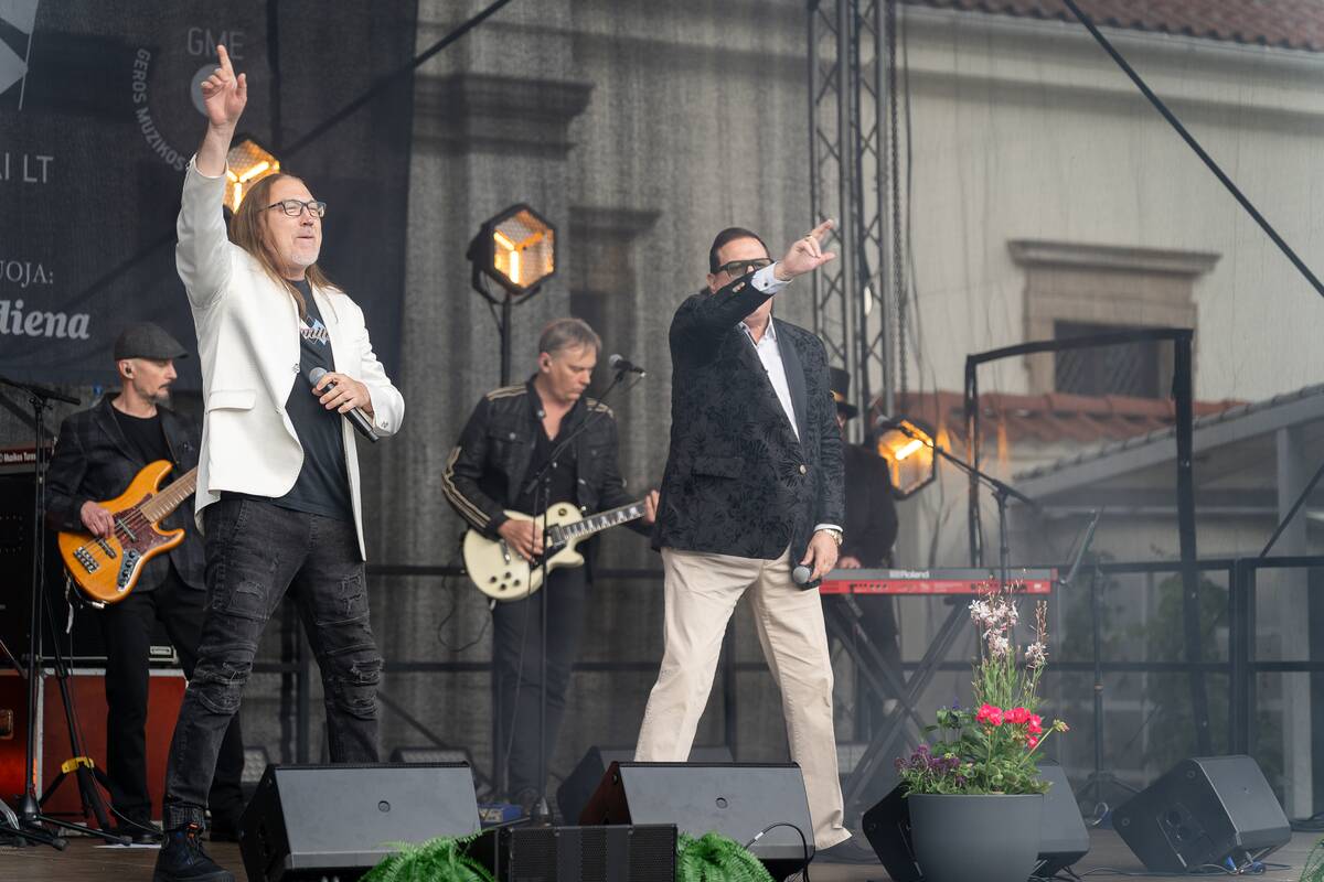 „Pažaislio liepų alėjos vakarai”: „Hiperbolės” įkūrėjo Viktoro Prapro ir grupės koncertas 