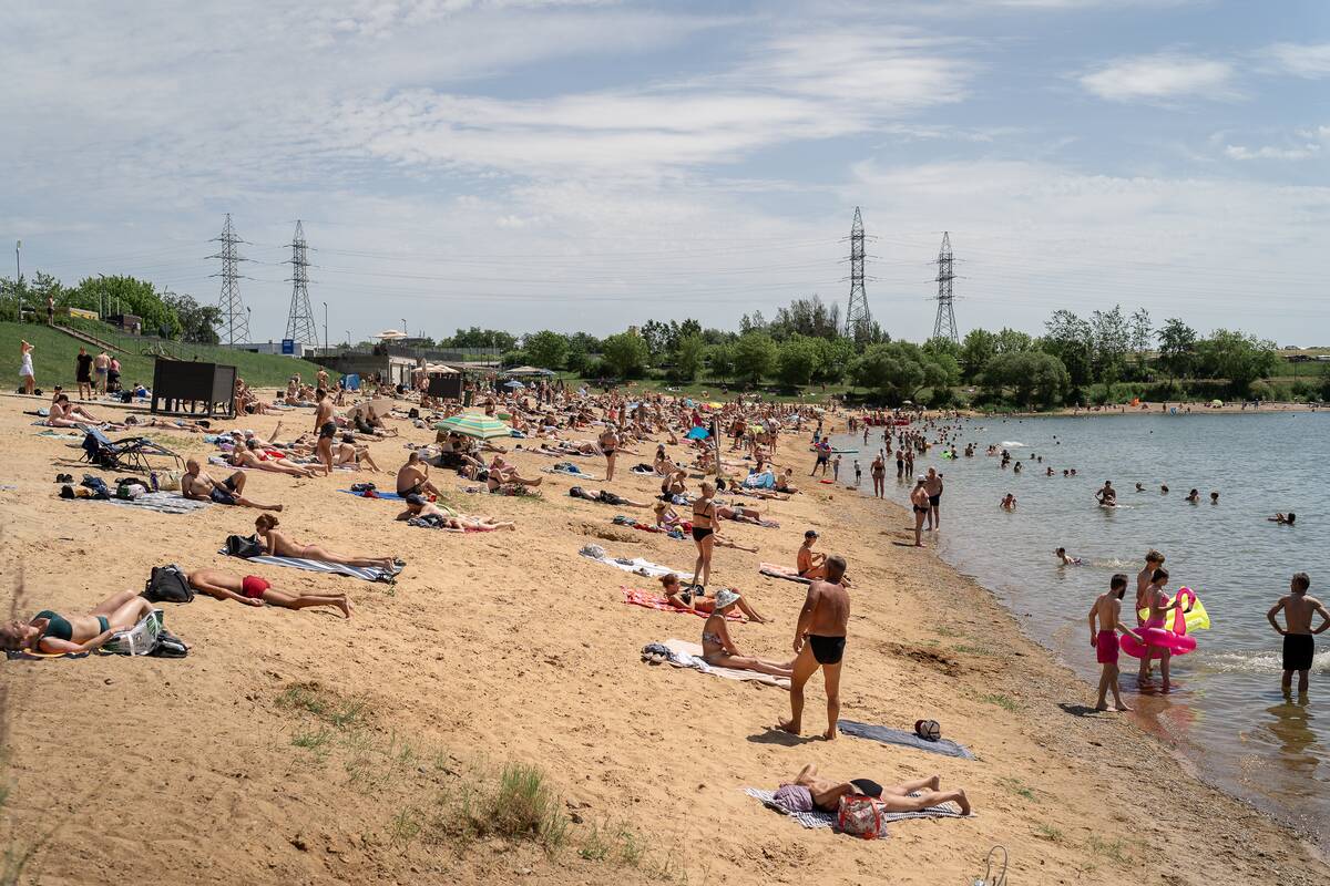Karštis ištuštino gatves, bet užpildė Kauno paplūdimius