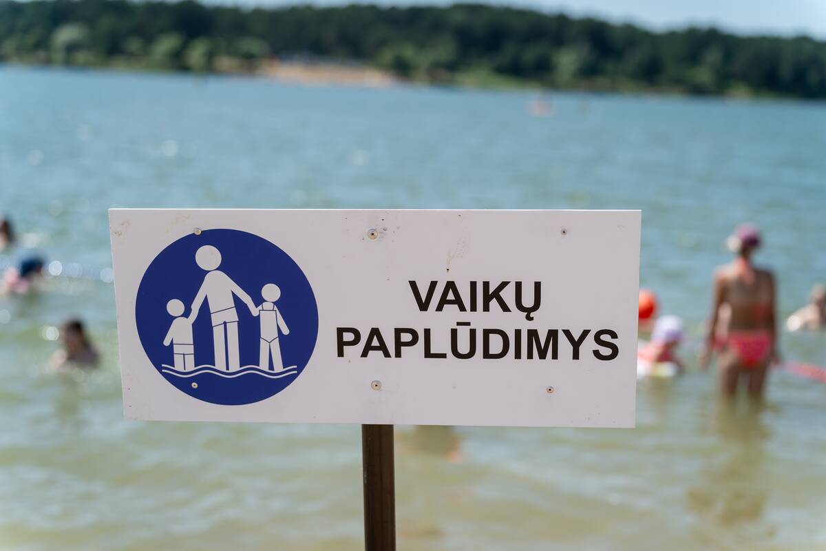 Karštis ištuštino gatves, bet užpildė Kauno paplūdimius