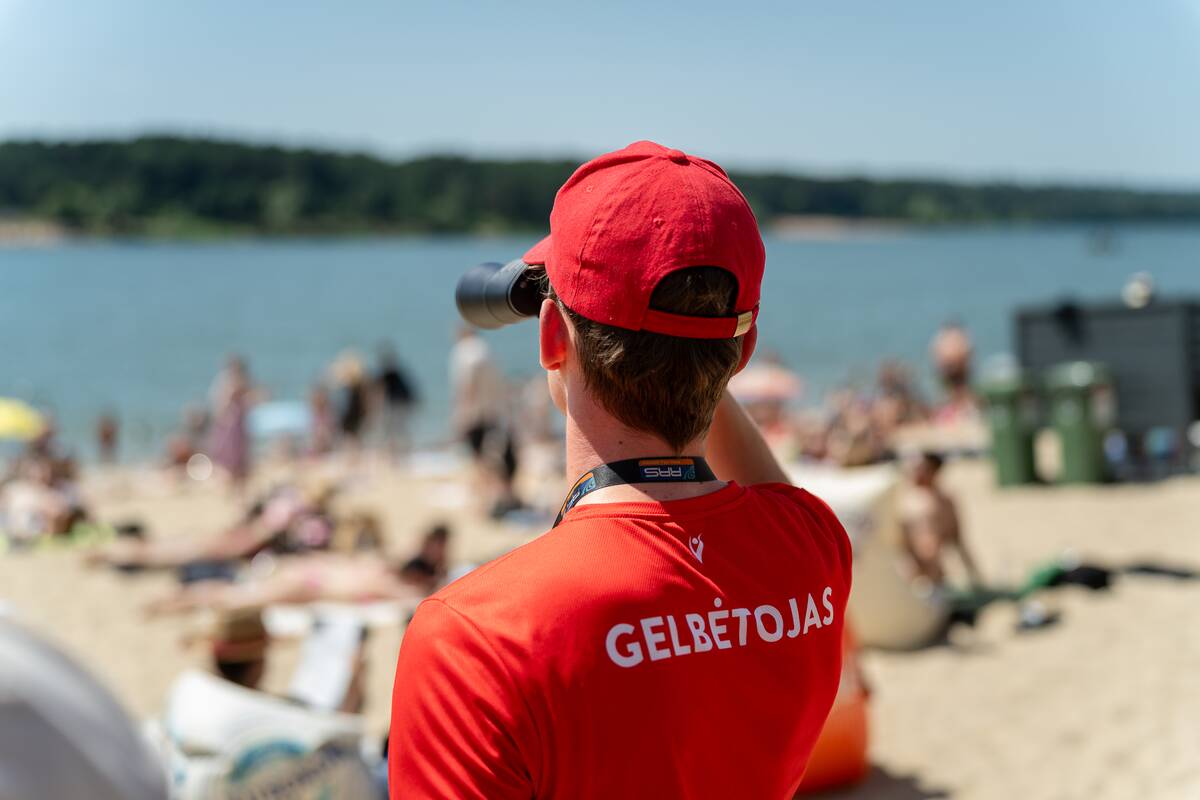 Karštis ištuštino gatves, bet užpildė Kauno paplūdimius