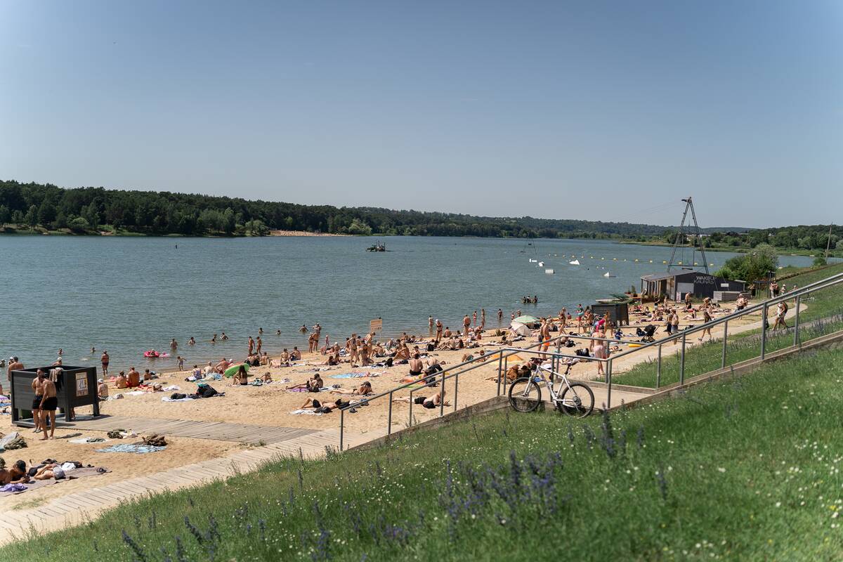 Karštis ištuštino gatves, bet užpildė Kauno paplūdimius