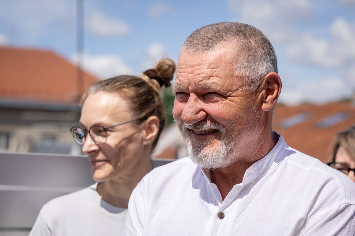 Ant Nacionalinis Kauno dramos teatro stogo įsikūrė „Dūzgiančių mūzų“  bitynas
