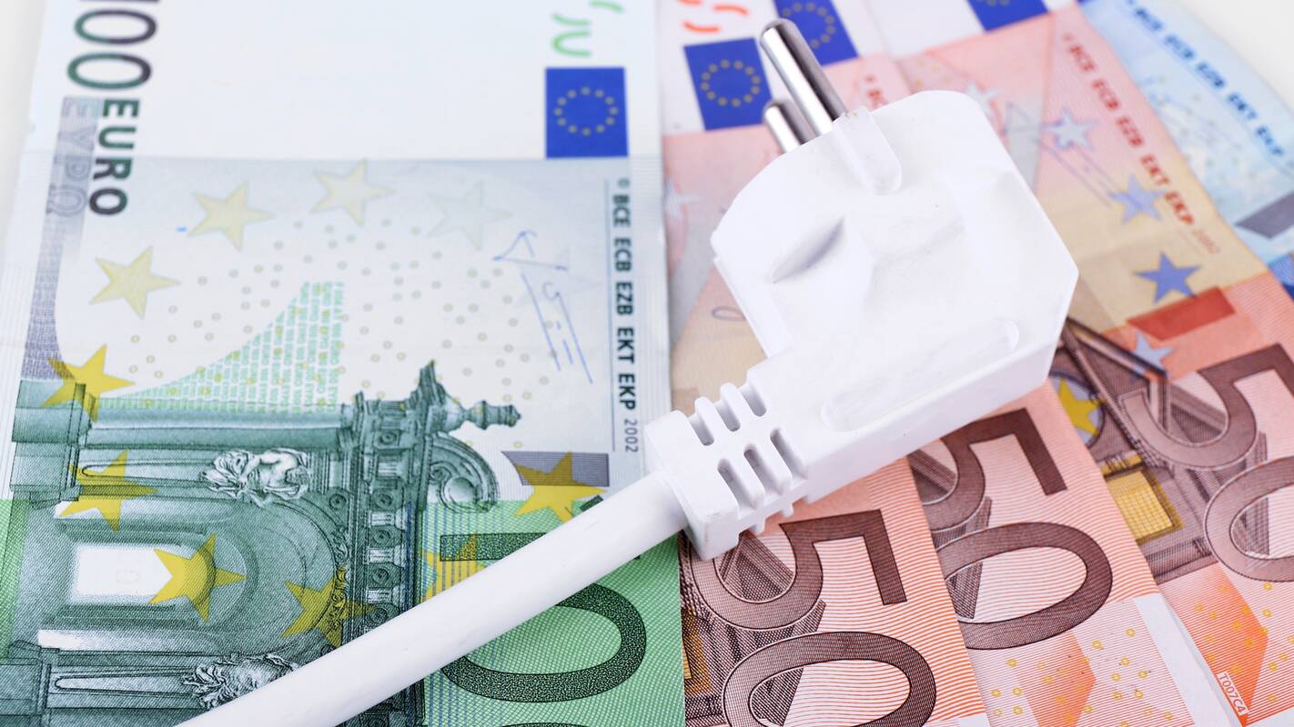 
<span>Tūkstančiai gyventojų permoka už elektrą: kaip sumažinti sąskaitas?</span>
