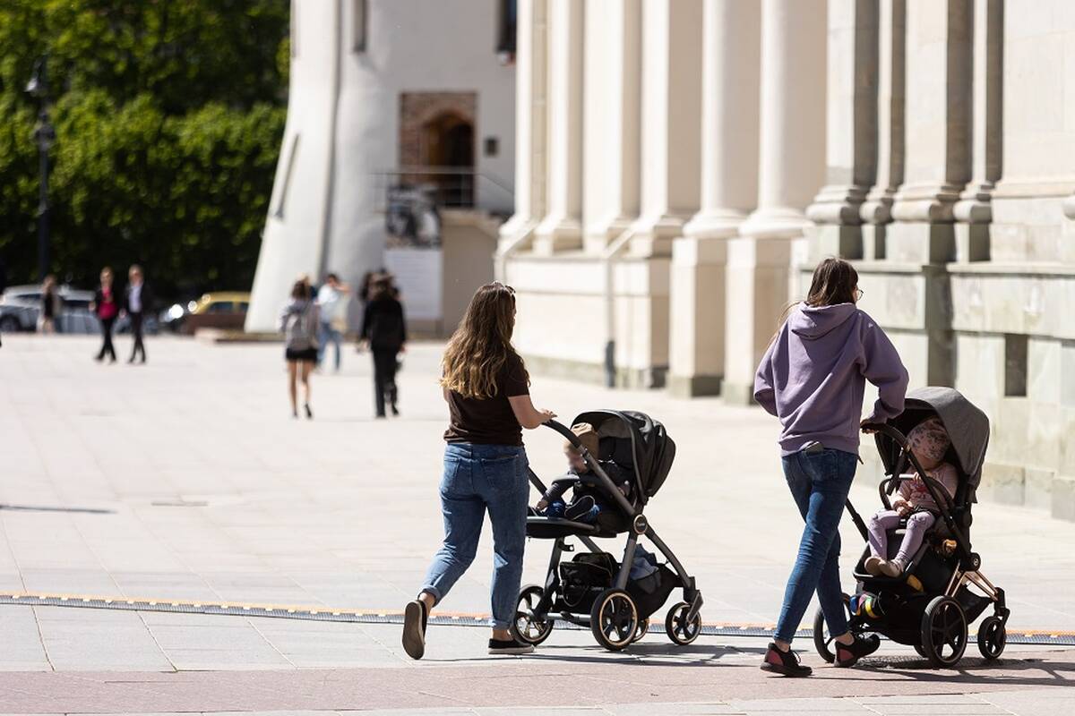
<span>Gimstamumui skatinti prezidentas siūlo pajamų mokesčio lengvatą</span>
