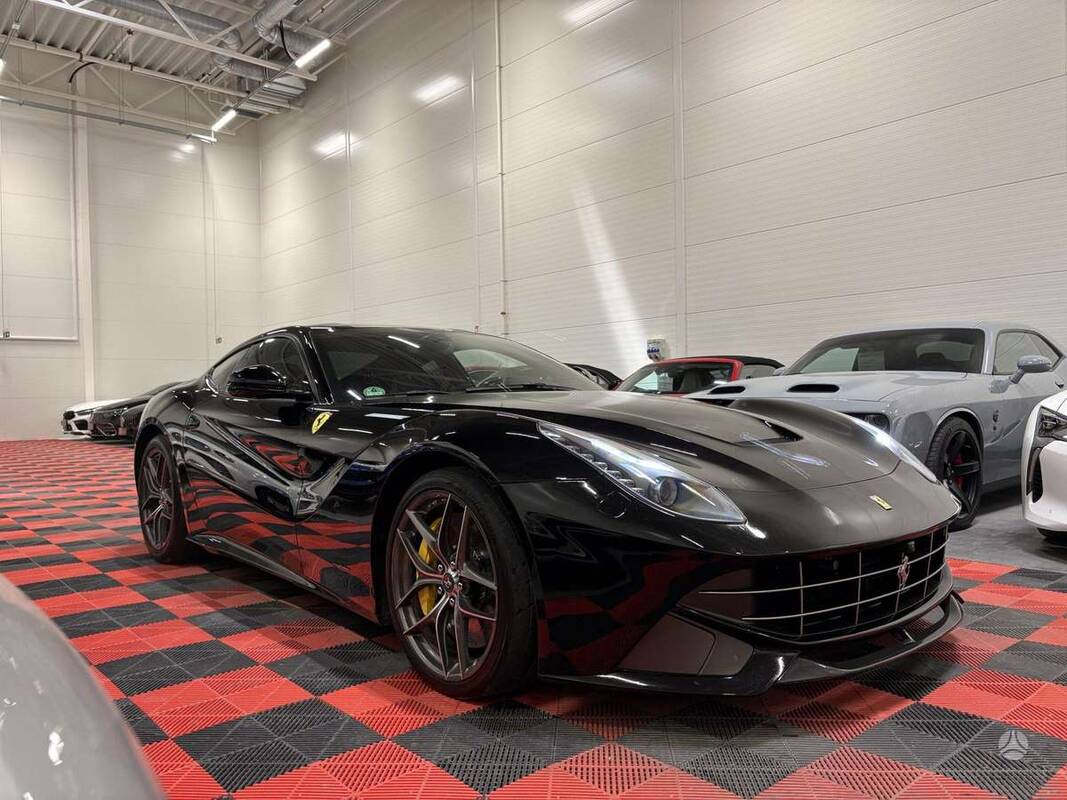 Pasirinkimas: už Vilniuje parduodamą „Ferrari F12“ prašoma net 290 tūkst. eurų, bet kam nors patirtas malonumas bus vertas net ir tokios sumos.