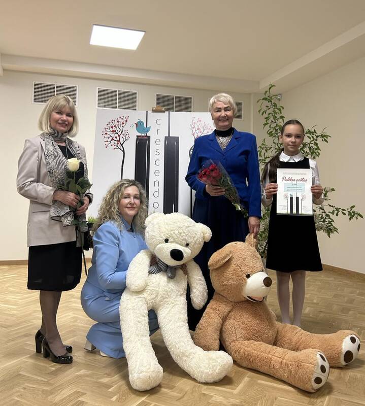 Pakylėjimas: penktasis pianistų konkursas „Crescendo“ vyko atnaujintoje mokykloje, tai visiems dalyviams teikė ypatingą nuotaiką.