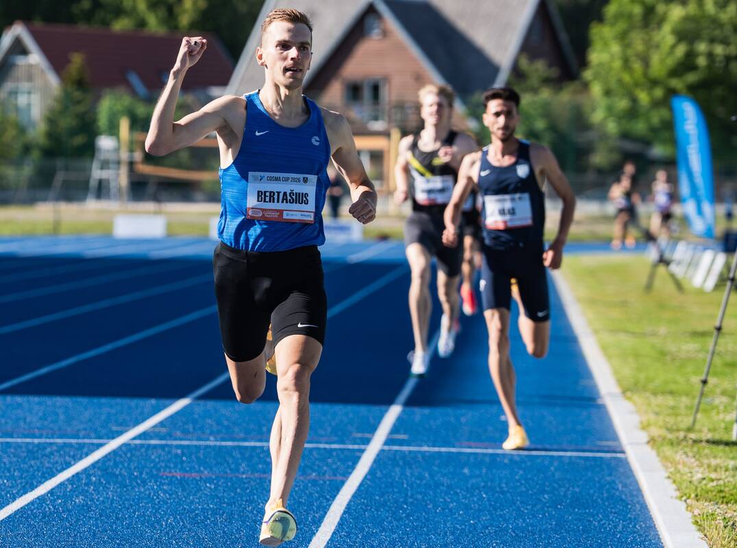 Pergalė: S. Bertašius, padidinęs greitį, užtikrintai įveikė lemiamą 1 500 m bėgimo atkarpą.