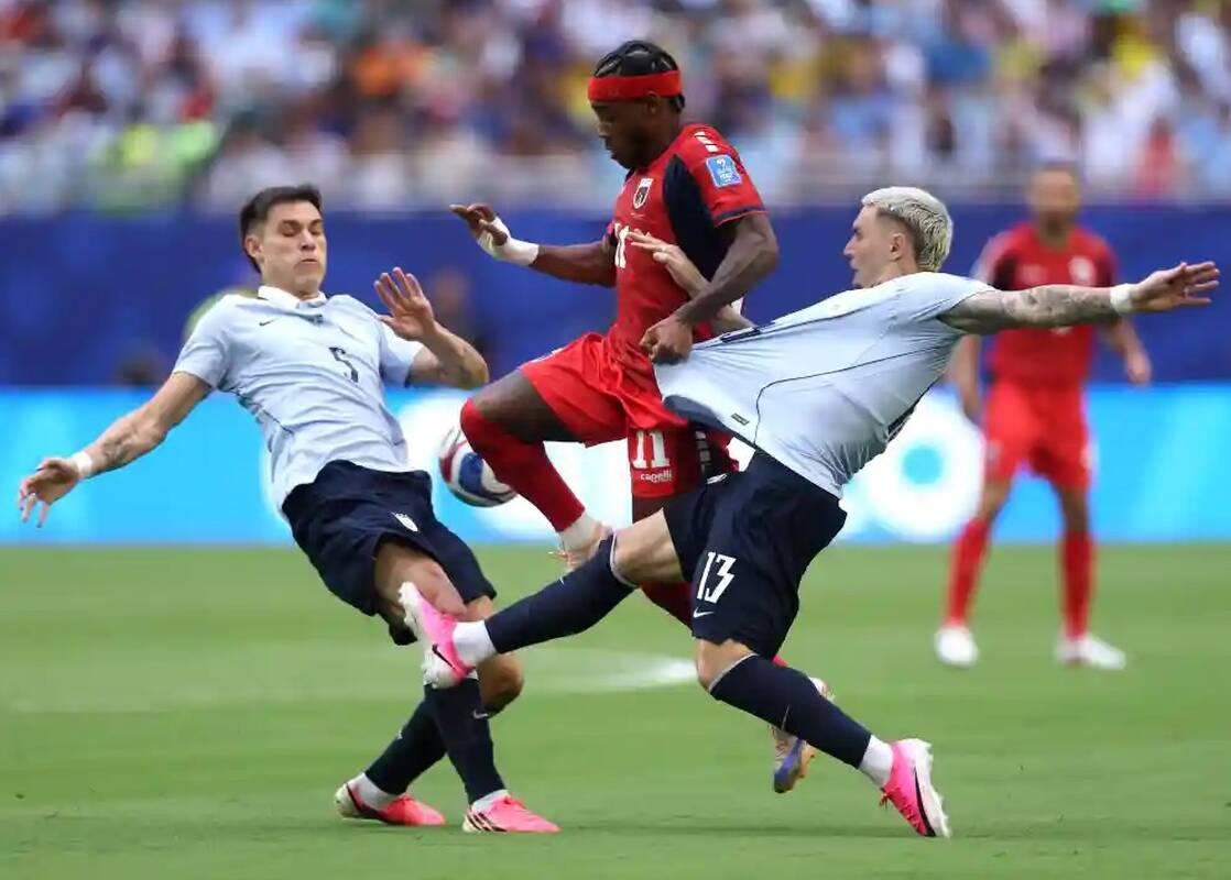  Debiutantai: Žaliojo Kyšulio futbolininkai (raudonos spalvos apranga) turi galimybių patekti į pasaulio čempionato atkrintamąsias varžybas.