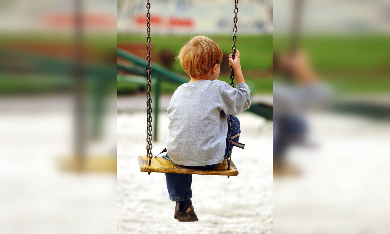 Elgesys: patyčios iš nepilnamečio berniuko tęsiasi jau kurį laiką. Vaikas galbūt bijo apie tai pasakyti tėvams.