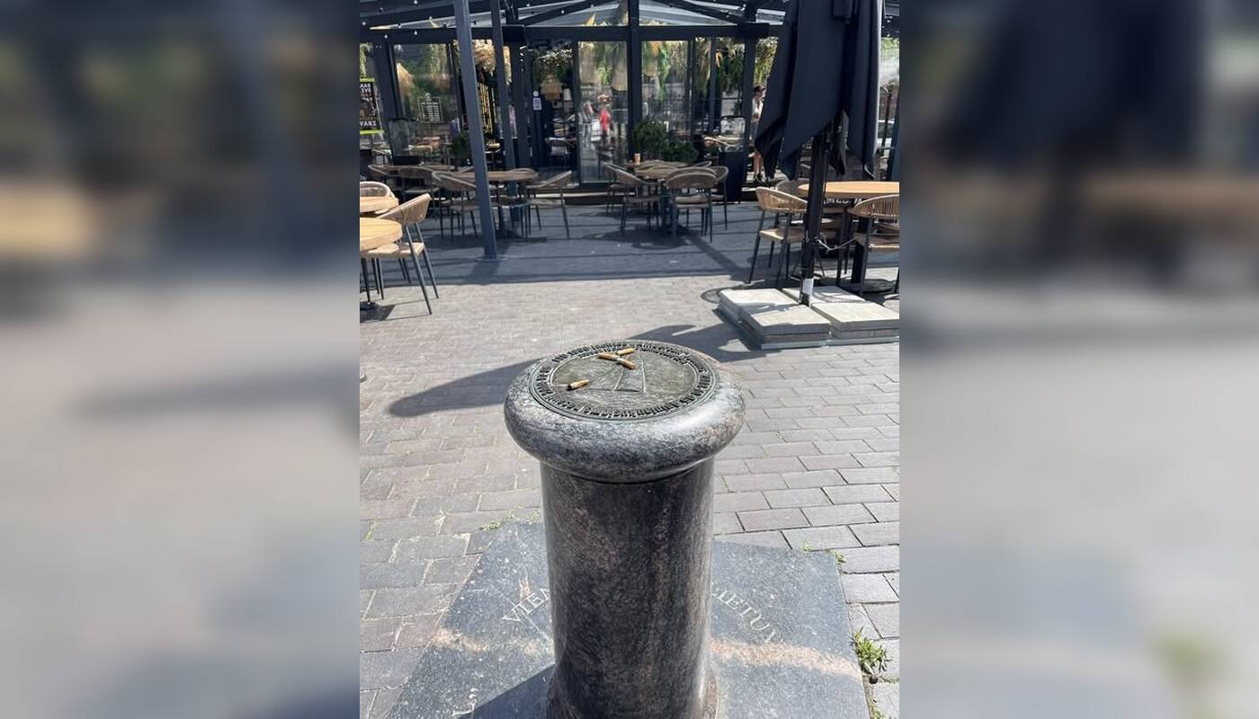 Nepagarba: Lietuvos buriuotojų atminimui skirti knechtai virsta peleninėmis.