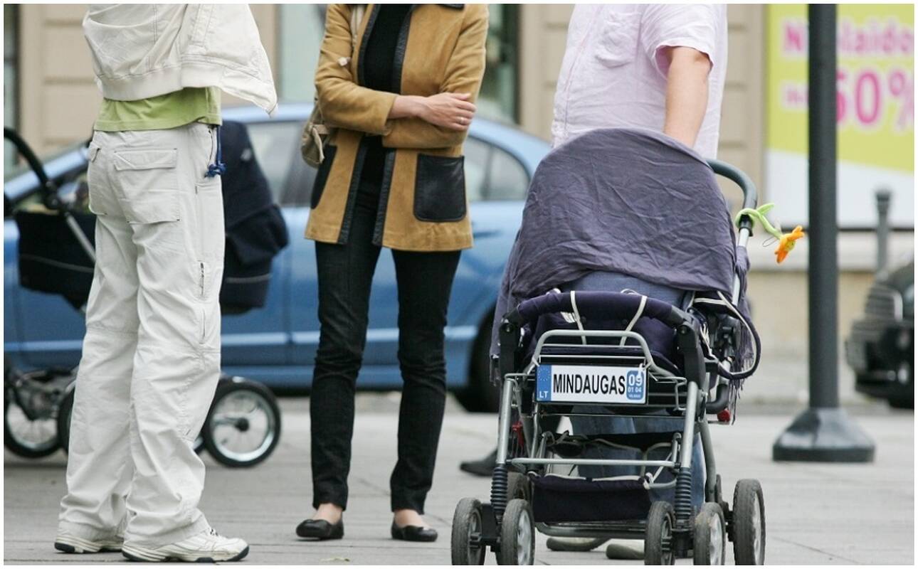 
<span>Sinkevičius sieks, kad jau kitąmet tėvai gautų buvusioms pajamoms prilygintą vaiko išmoką</span>
