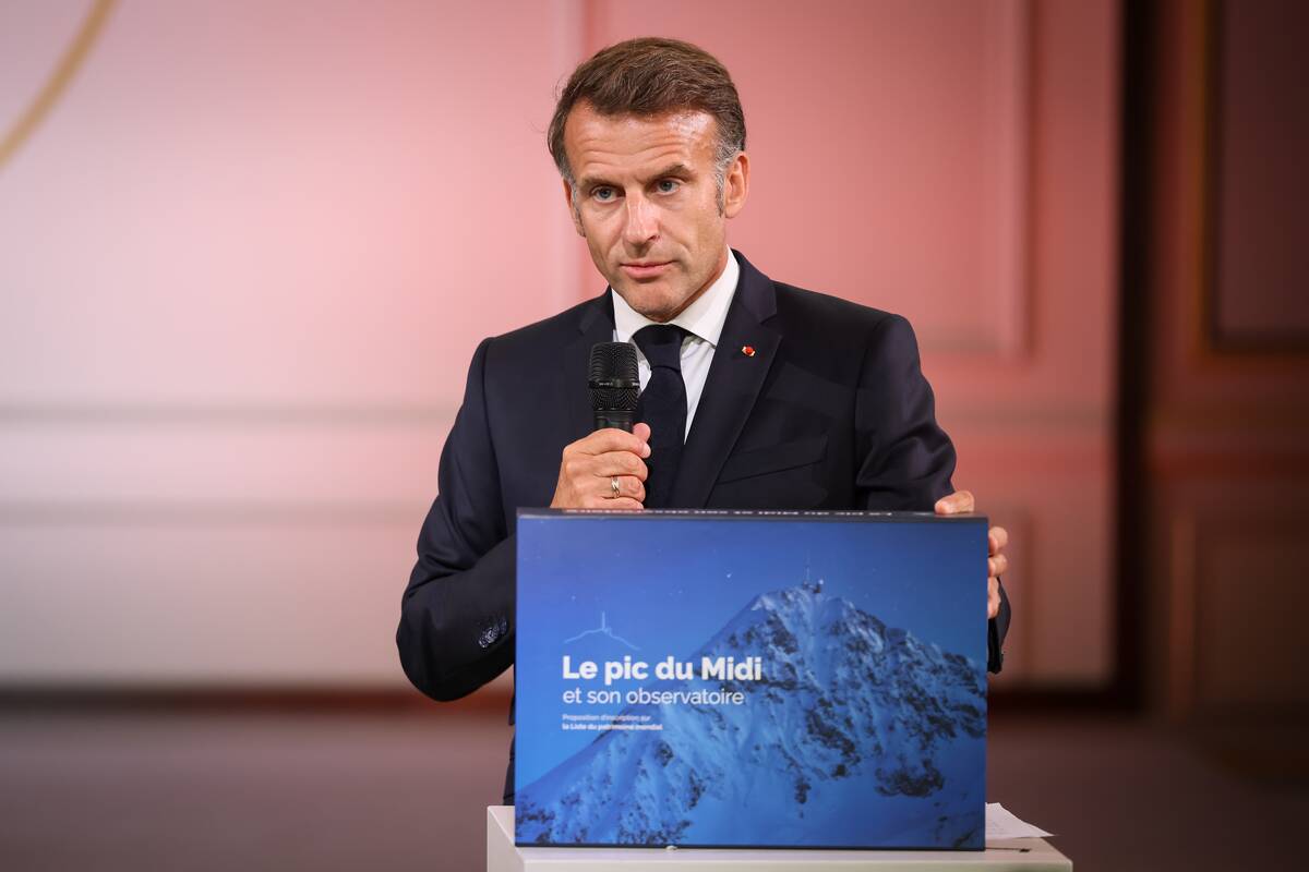 
<span>Macronas baiminasi dėl pasitikėjimo Prancūzijos institucijomis</span>
