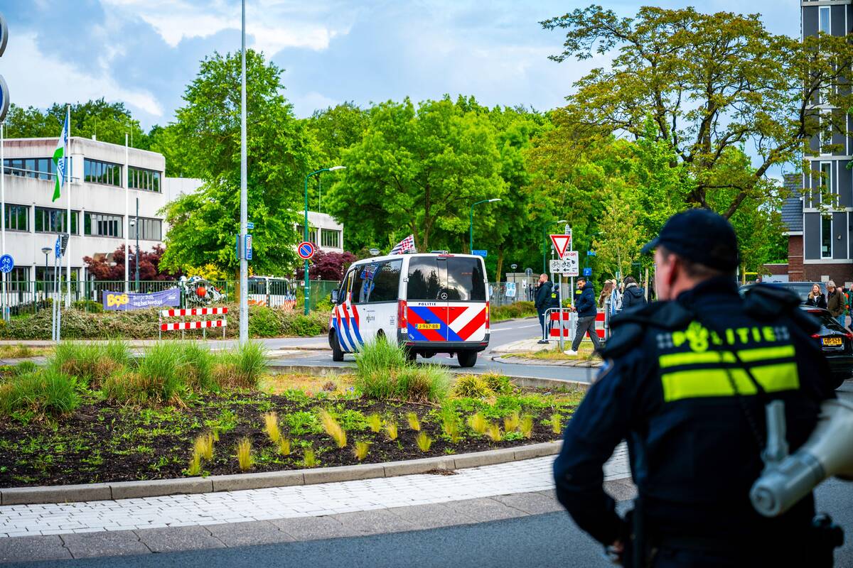 
<span>Nyderlanduose automobiliui rėžusis į dviratininkų grupę žuvo trys žmonės, tarp jų du vaikai</span>
