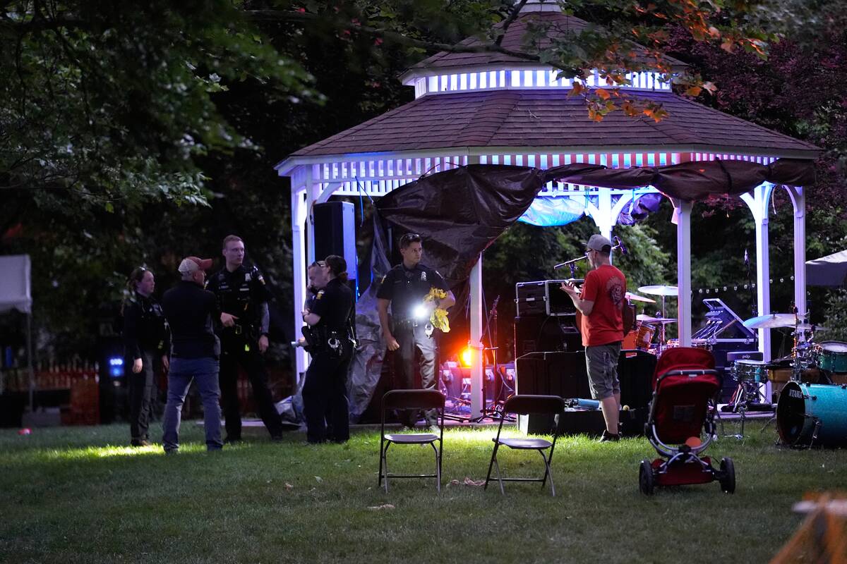 
<span>Per šaudynes netoli festivalio JAV sužeista dvylika žmonių</span>

