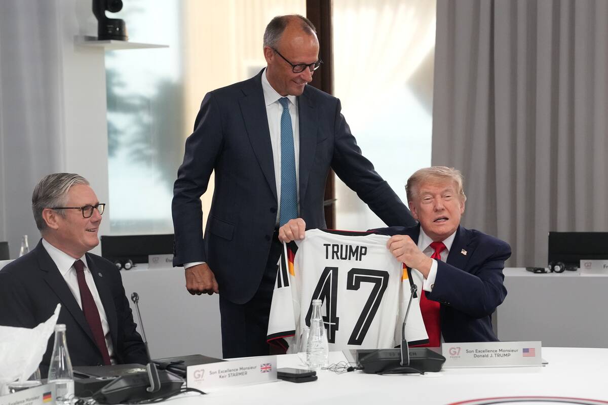 
<span>Merzas padovanojo Trumpui Vokietijos nacionalinės rinktinės marškinėlius</span>

