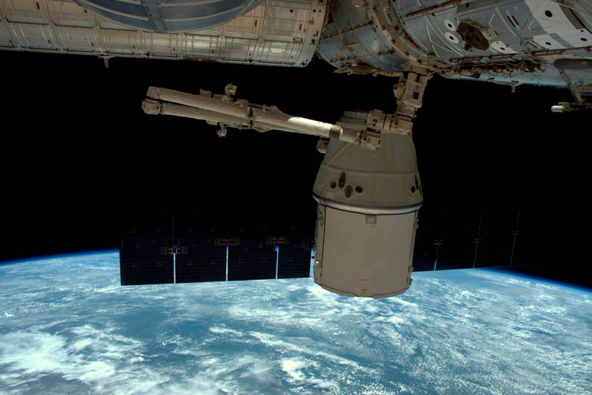 
<span>Dėl nuotėkio NASA nurodė penkiems TKS astronautams sulipti į „SpaceX Dragon“ </span>
