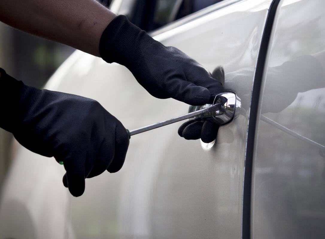 
<span>Automobilių vagys nenuleido rankų: iš teismo jiems – prasta žinia</span>
