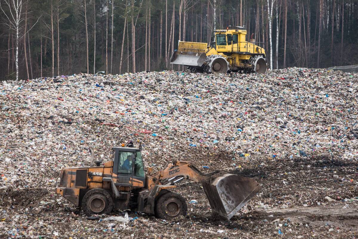 
<span>Elektrėnų vicemeras: VAATC laikinai sustabdė nerūšiuotų atliekų vežimą į Kazokiškių sąvartyną</span>
