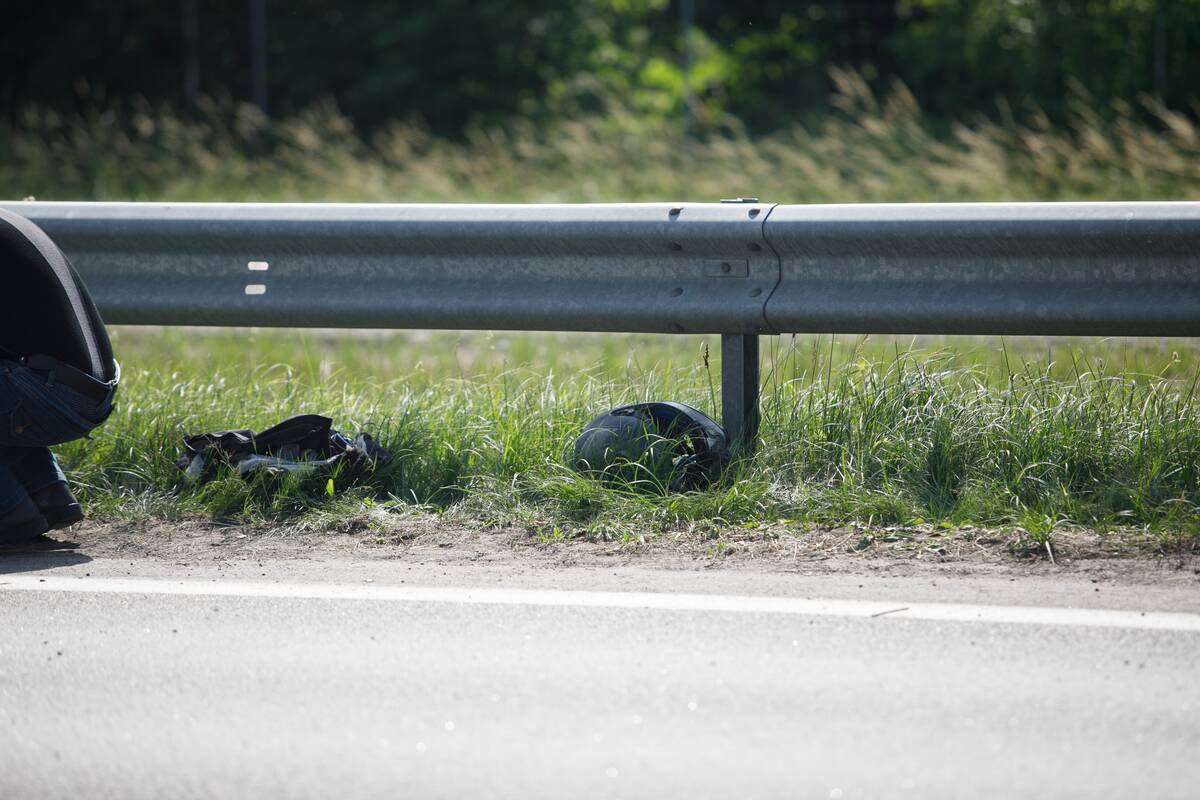 
<span>Kelyje A8 – dvi identiškos avarijos: į ligoninę išgabenti du motociklininkai</span>
