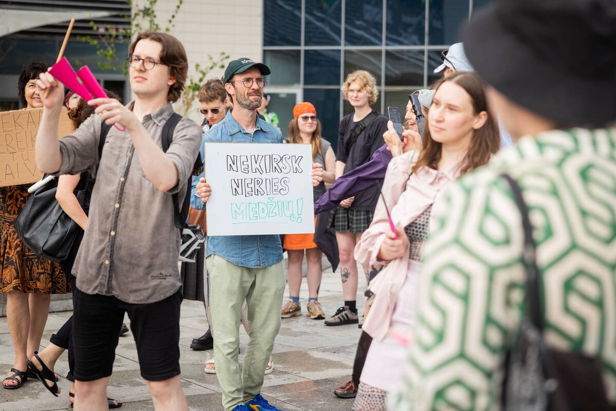 Vilniuje – protestas prieš planuojamą 327 medžių kirtimą ir gamtos niokojimą