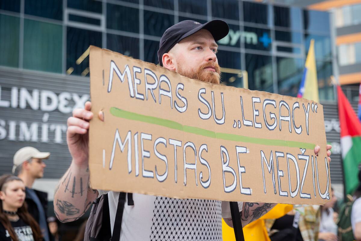Vilniuje – protestas prieš planuojamą 327 medžių kirtimą ir gamtos niokojimą