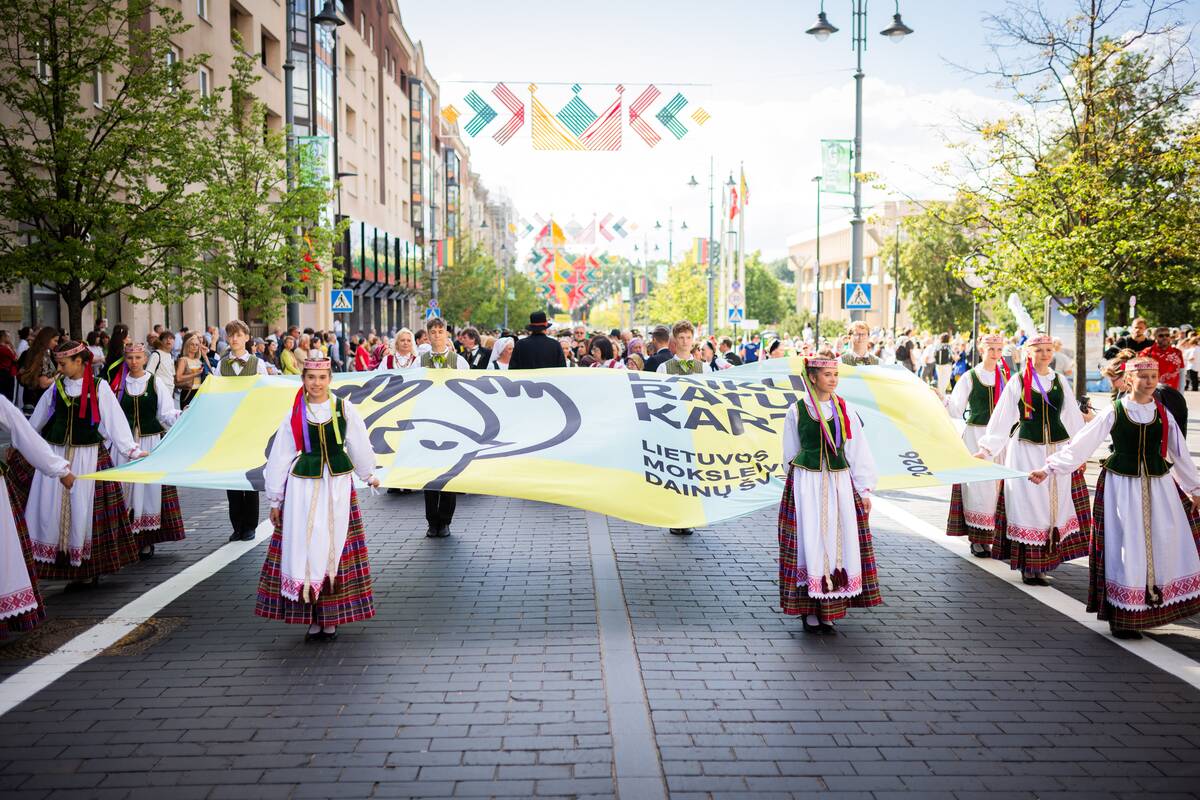 Lietuvos moksleivių dainų šventės eitynės