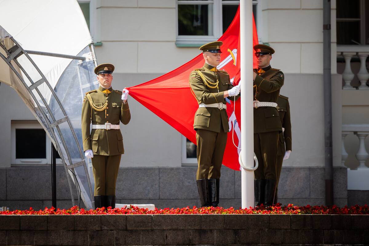 Valstybės vėliavų pakėlimo ceremonija