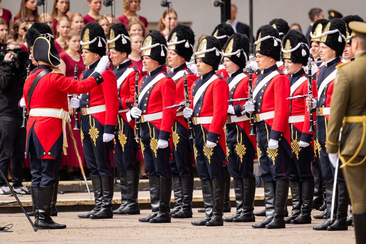Valstybės vėliavų pakėlimo ceremonija