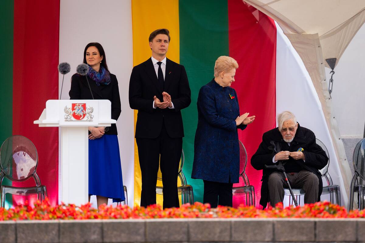 Valstybės vėliavų pakėlimo ceremonija