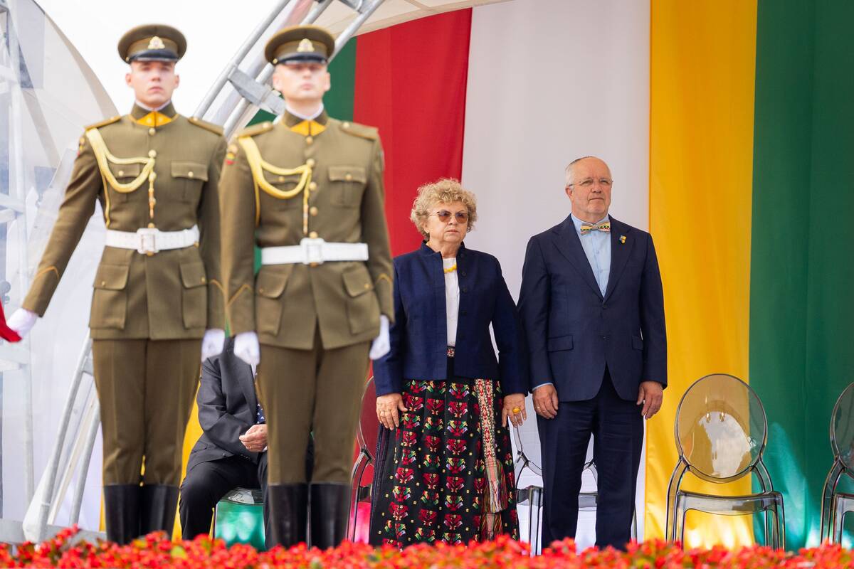 Valstybės vėliavų pakėlimo ceremonija