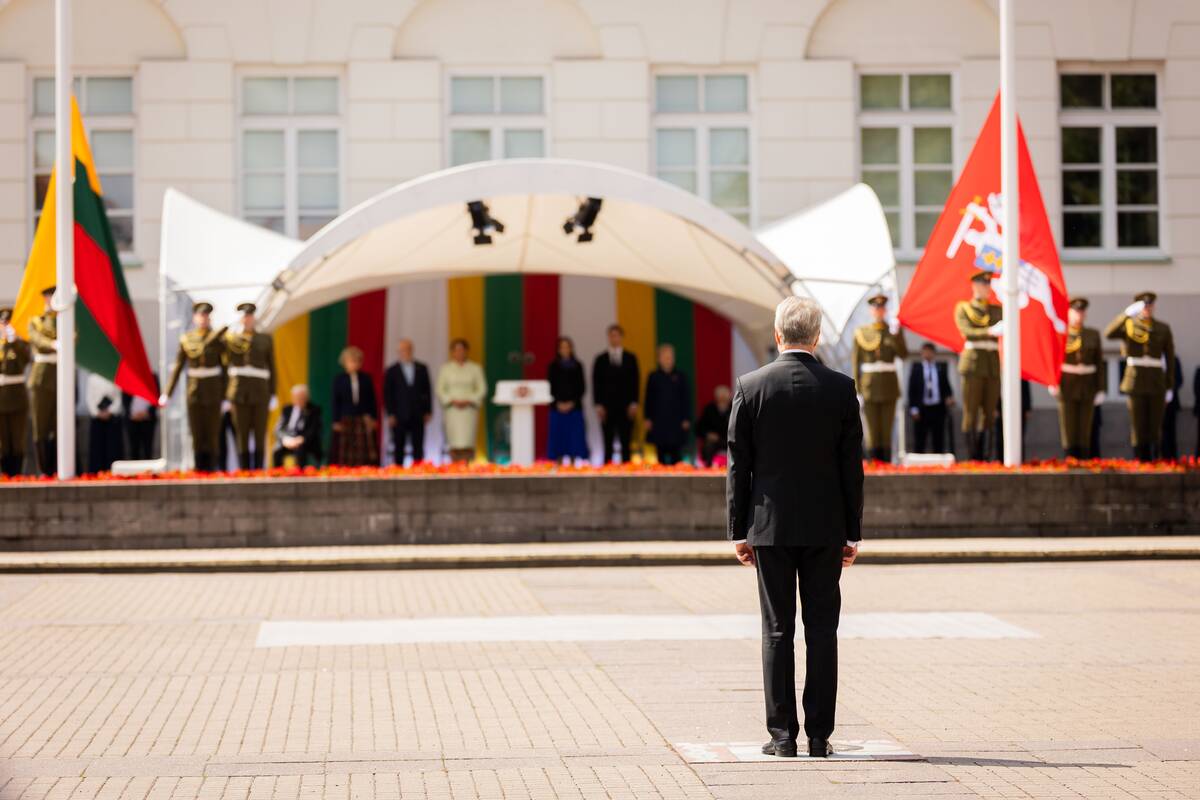 Valstybės vėliavų pakėlimo ceremonija