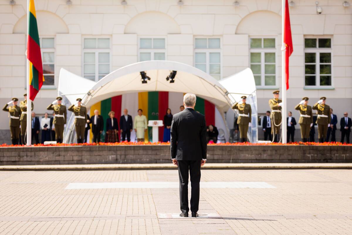 Valstybės vėliavų pakėlimo ceremonija