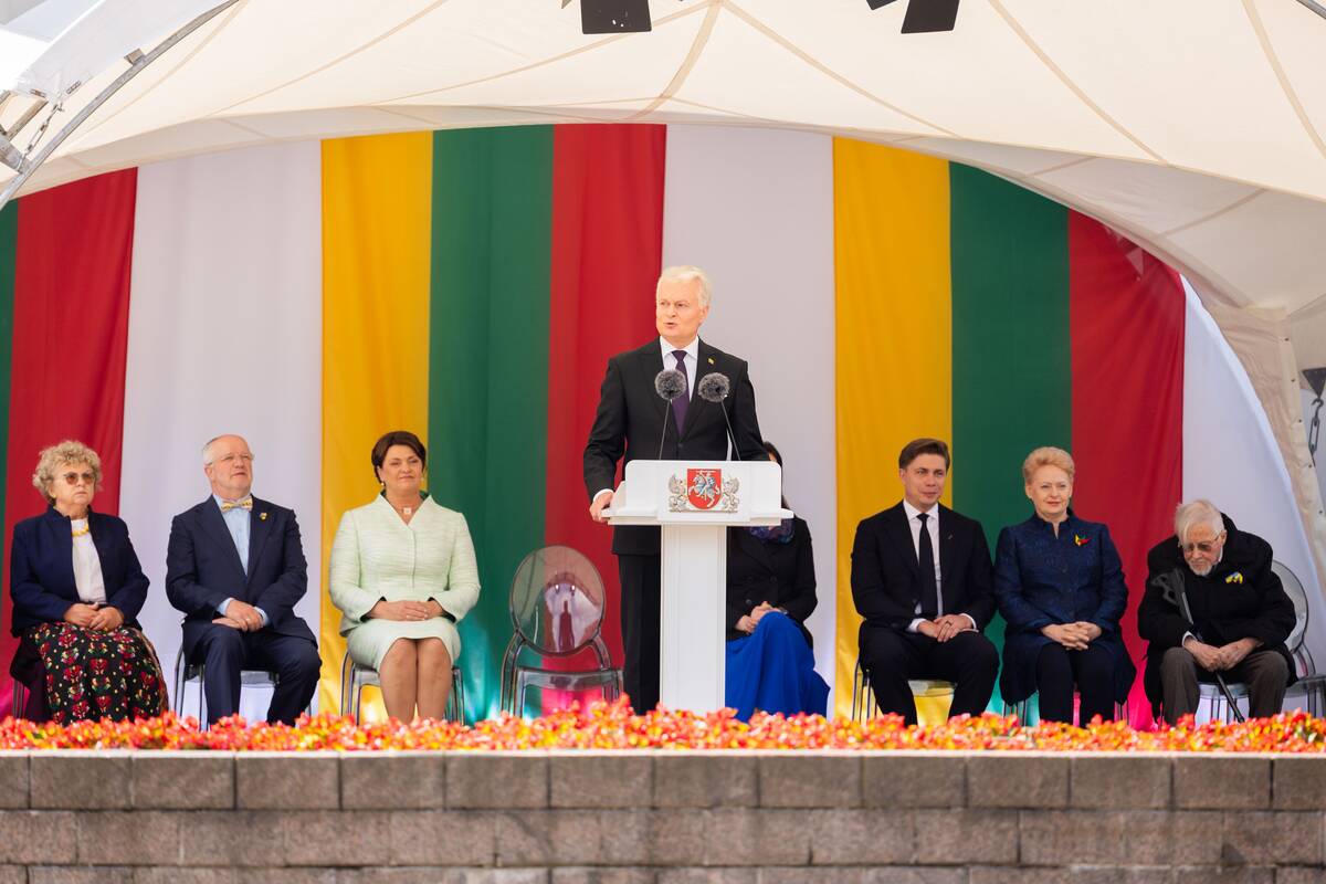 Valstybės vėliavų pakėlimo ceremonija