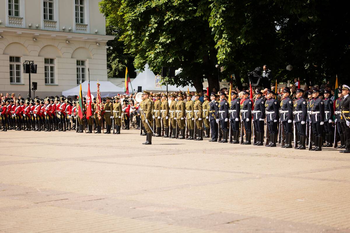 Valstybės vėliavų pakėlimo ceremonija