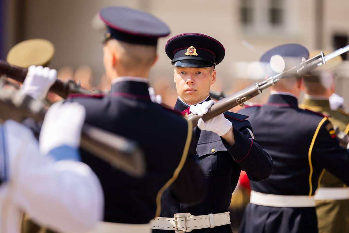 Valstybės vėliavų pakėlimo ceremonija