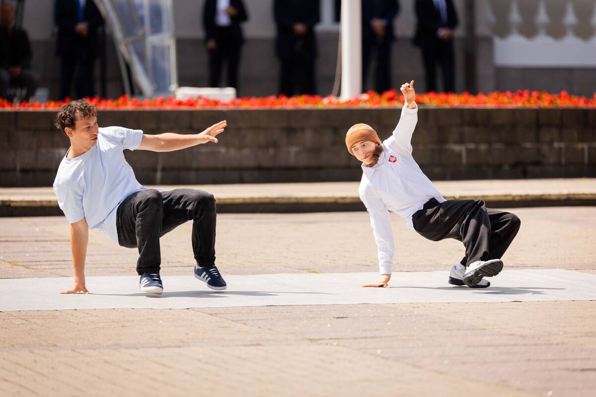 Valstybės vėliavų pakėlimo ceremonija