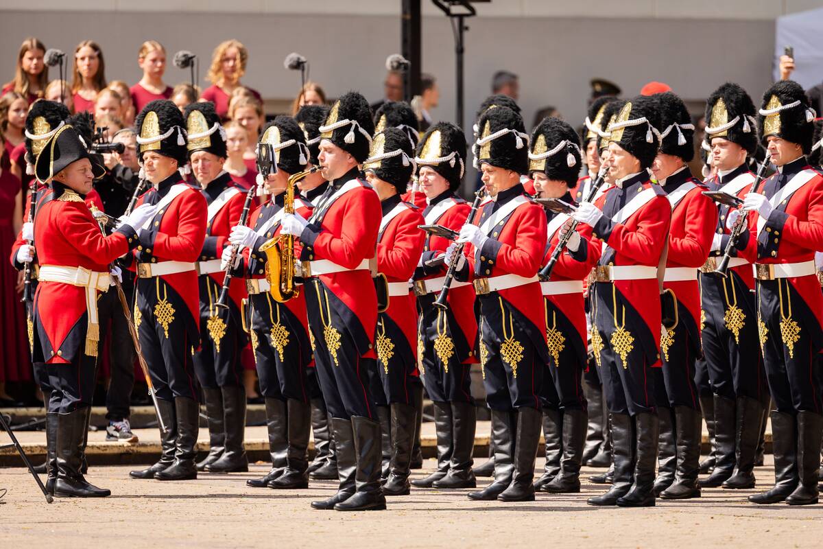 Valstybės vėliavų pakėlimo ceremonija