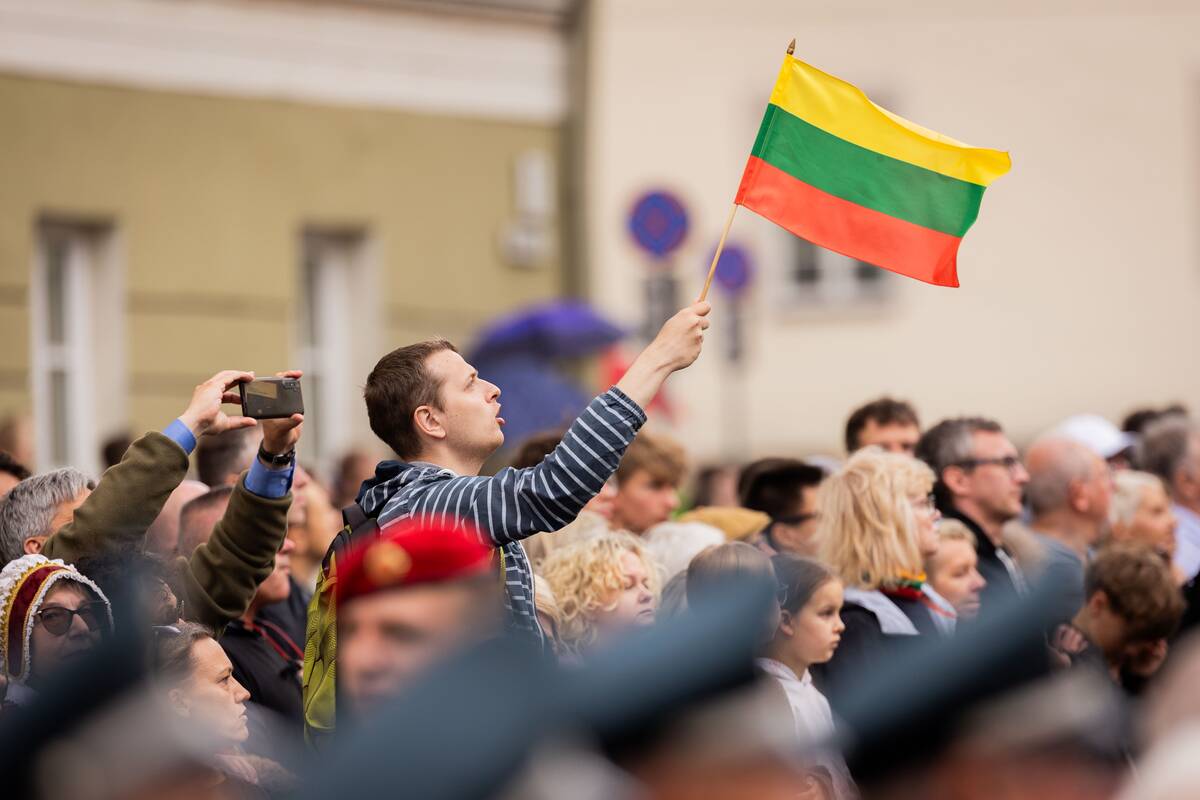 Valstybės vėliavų pakėlimo ceremonija