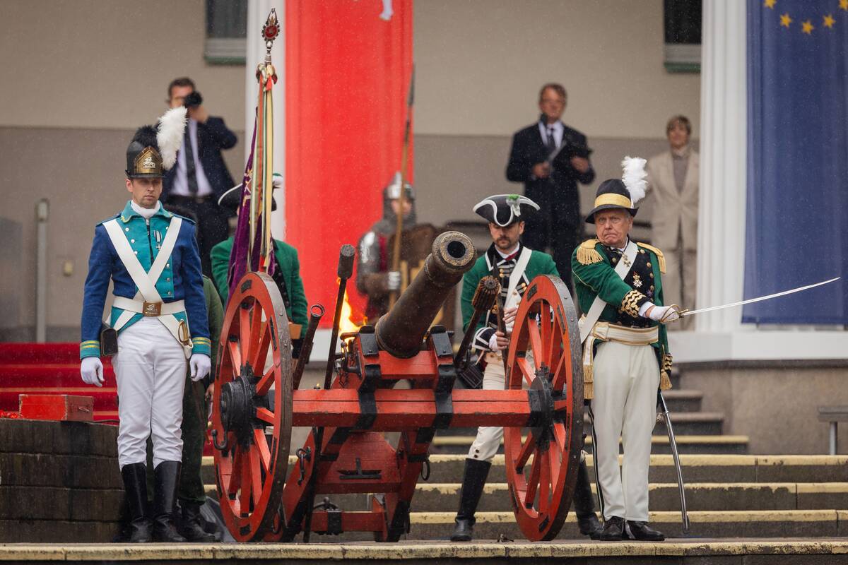 Valstybės vėliavų pakėlimo ceremonija