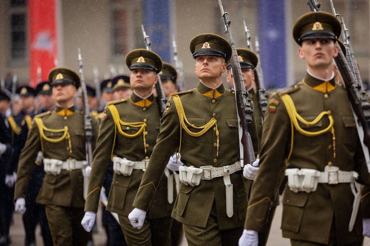 Valstybės vėliavų pakėlimo ceremonija
