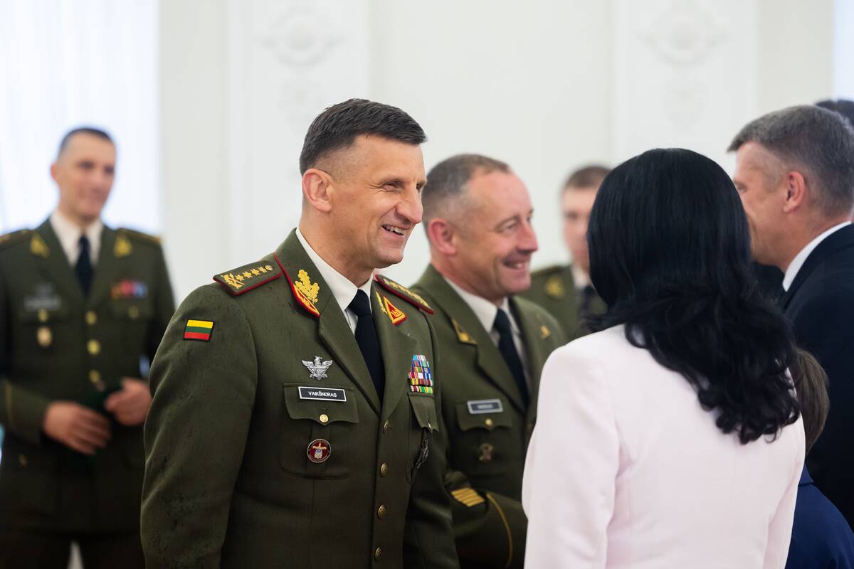 Nausėda suteikė aukštesnius karinius laipsnius dviem Lietuvos karininkams