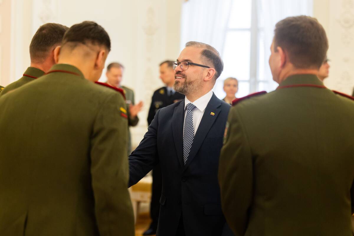 Nausėda suteikė aukštesnius karinius laipsnius dviem Lietuvos karininkams