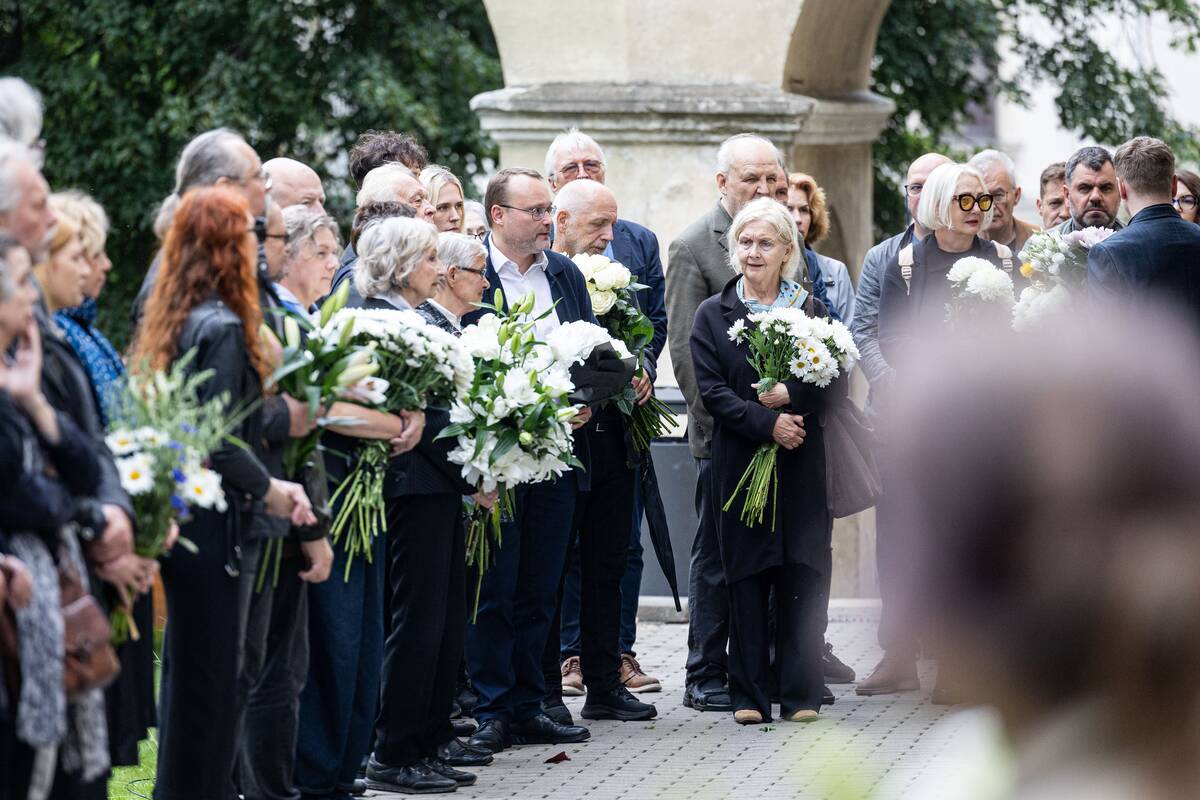 Poetas Aidas Marčėnas išlydėtas į paskutiniąją kelionę