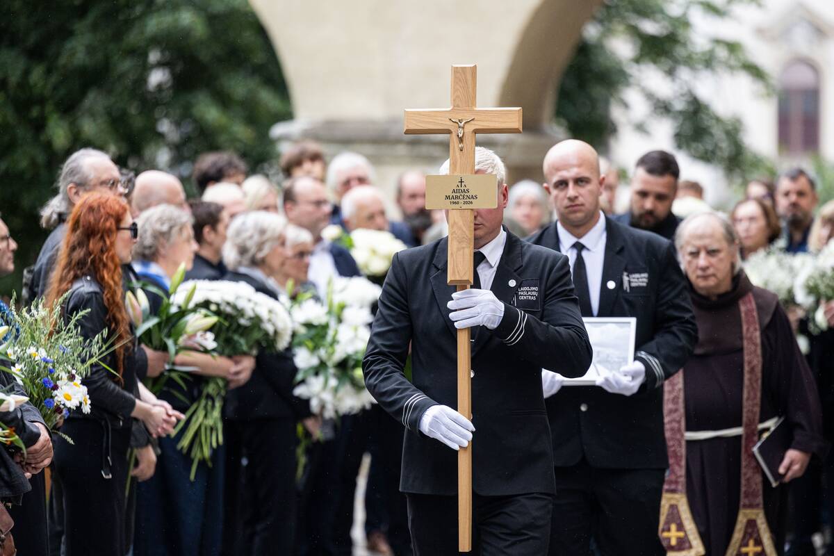 Poetas Aidas Marčėnas išlydėtas į paskutiniąją kelionę