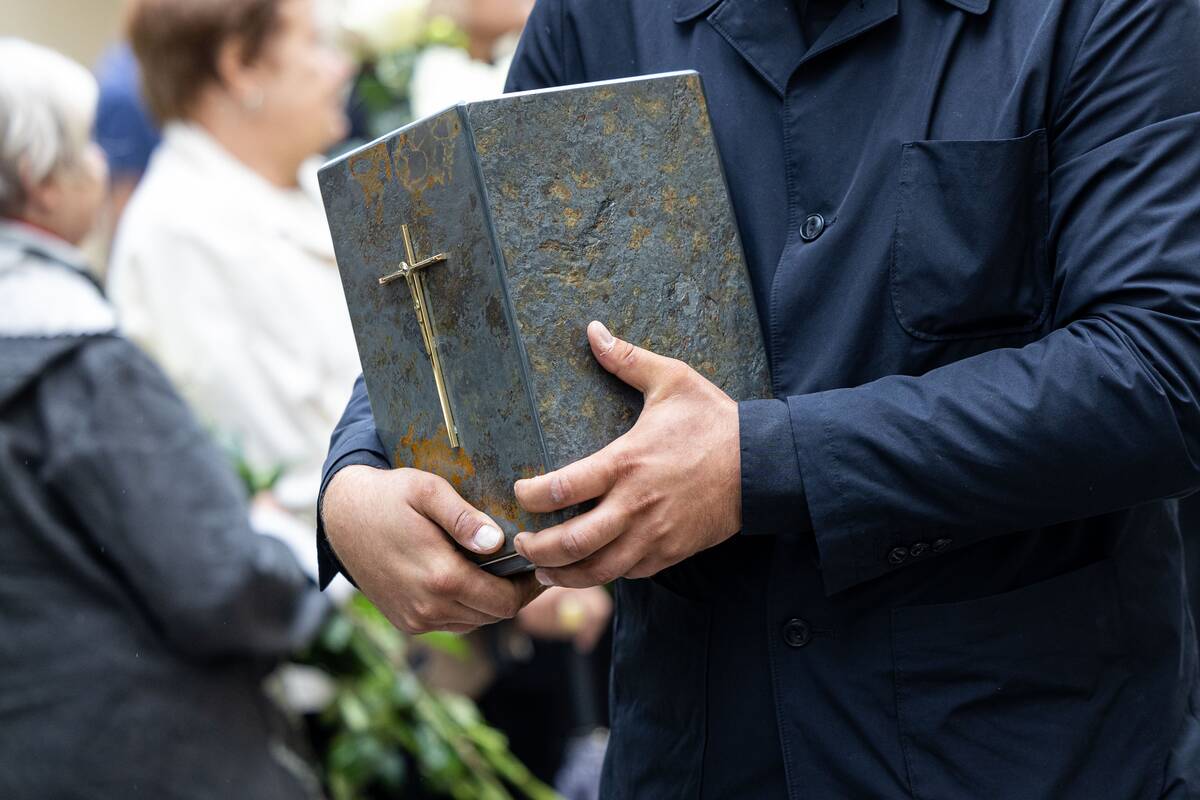 Poetas Aidas Marčėnas išlydėtas į paskutiniąją kelionę