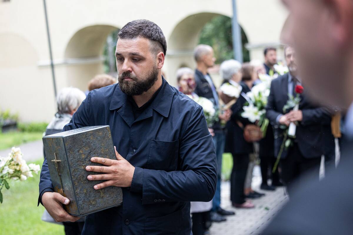Poetas Aidas Marčėnas išlydėtas į paskutiniąją kelionę