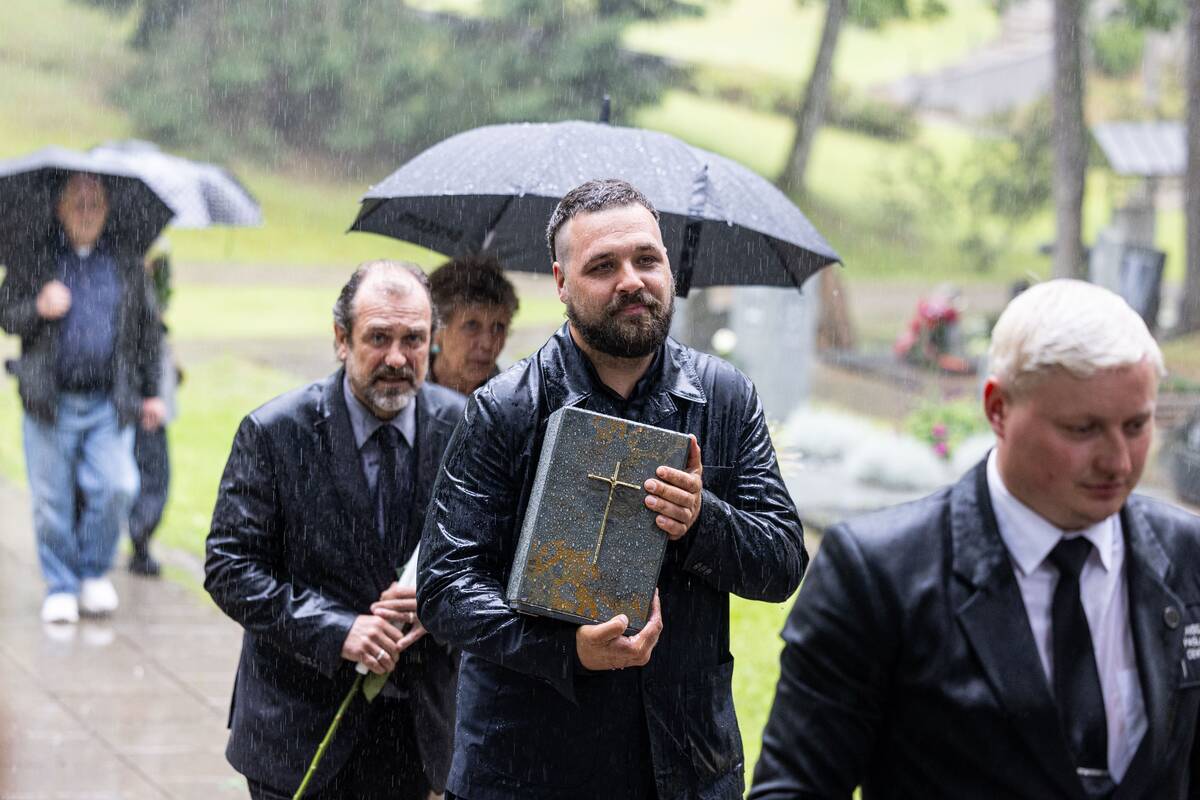 Poetas Aidas Marčėnas išlydėtas į paskutiniąją kelionę